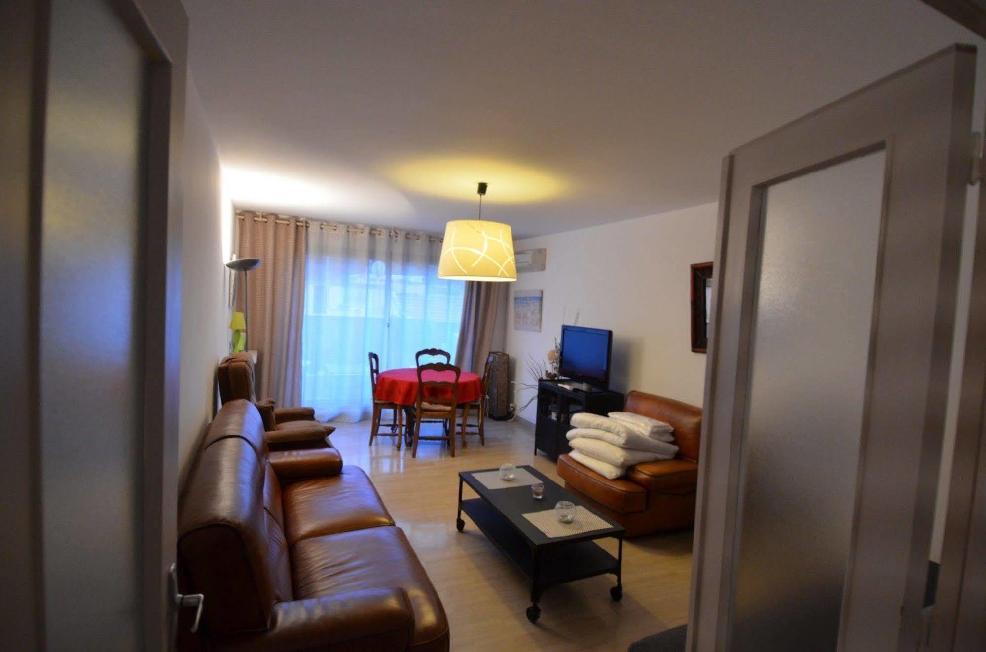 Appartement 6 Personnes Avec Terrasse Le Port Nice Bagian luar foto