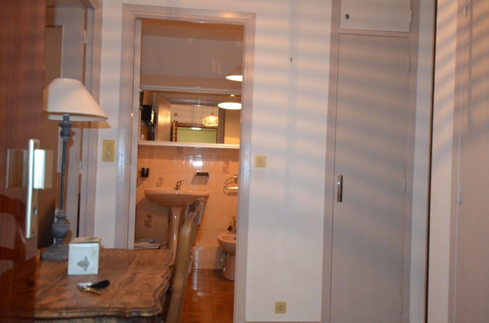 Appartement 6 Personnes Avec Terrasse Le Port Nice Bagian luar foto