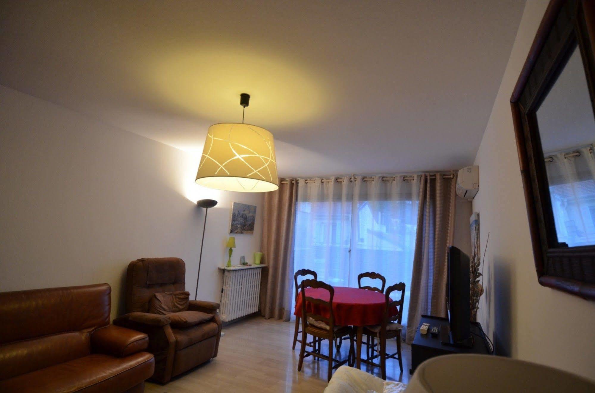 Appartement 6 Personnes Avec Terrasse Le Port Nice Bagian luar foto