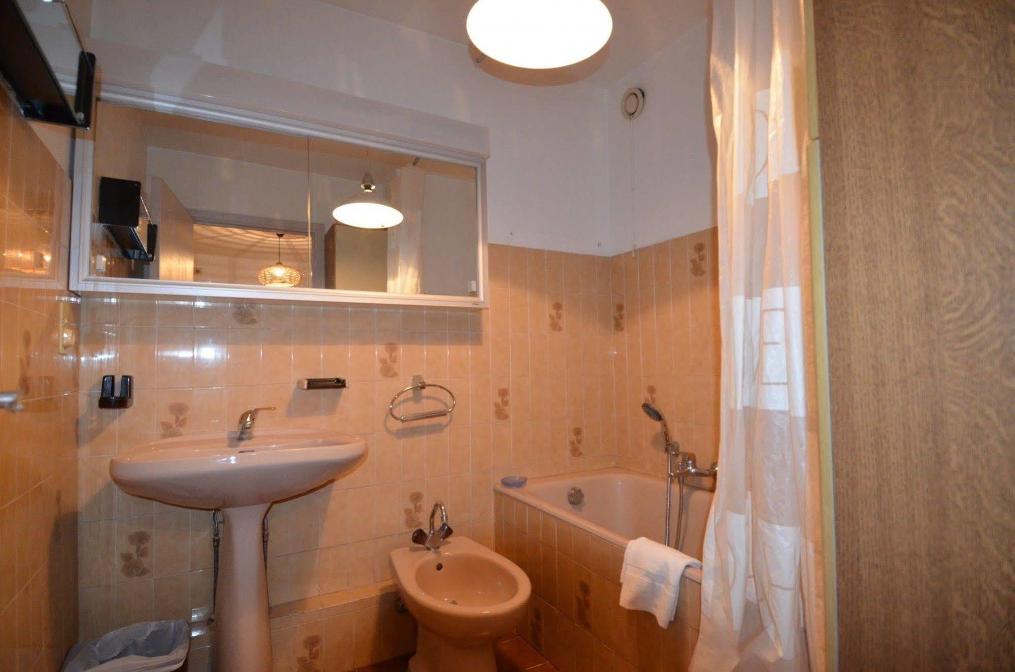 Appartement 6 Personnes Avec Terrasse Le Port Nice Bagian luar foto