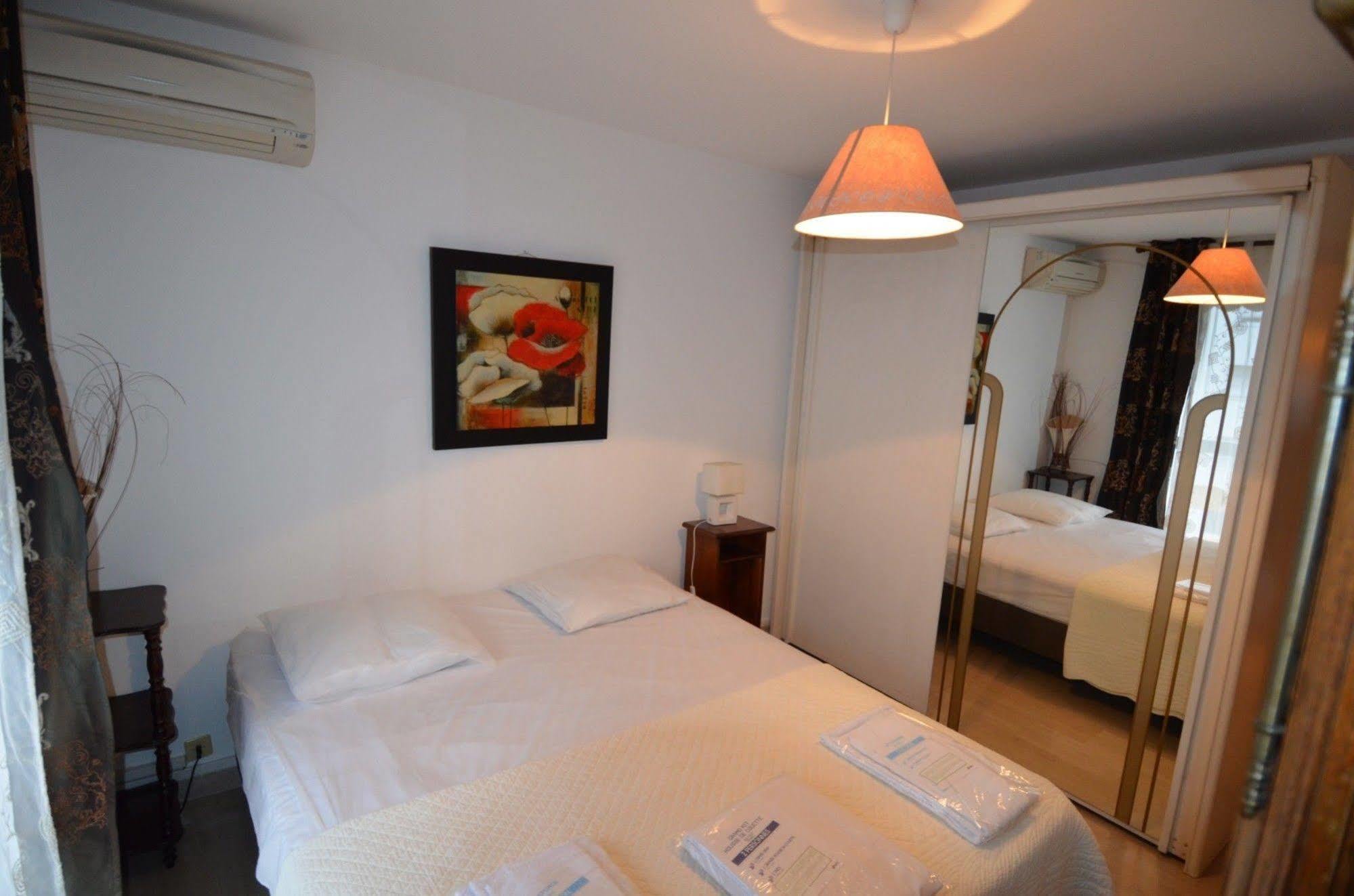 Appartement 6 Personnes Avec Terrasse Le Port Nice Bagian luar foto