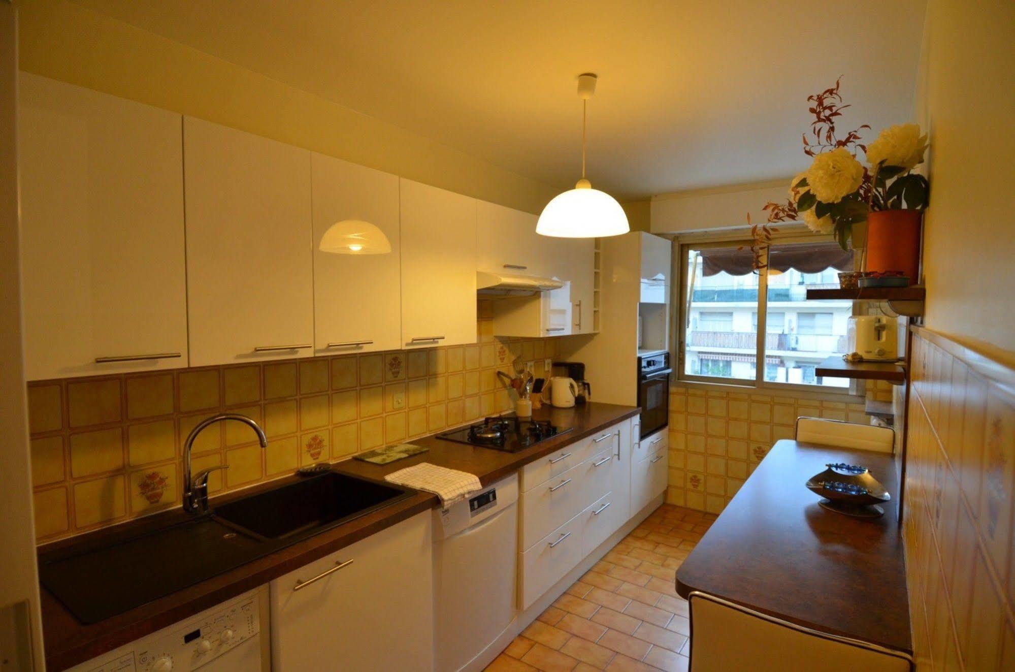 Appartement 6 Personnes Avec Terrasse Le Port Nice Bagian luar foto