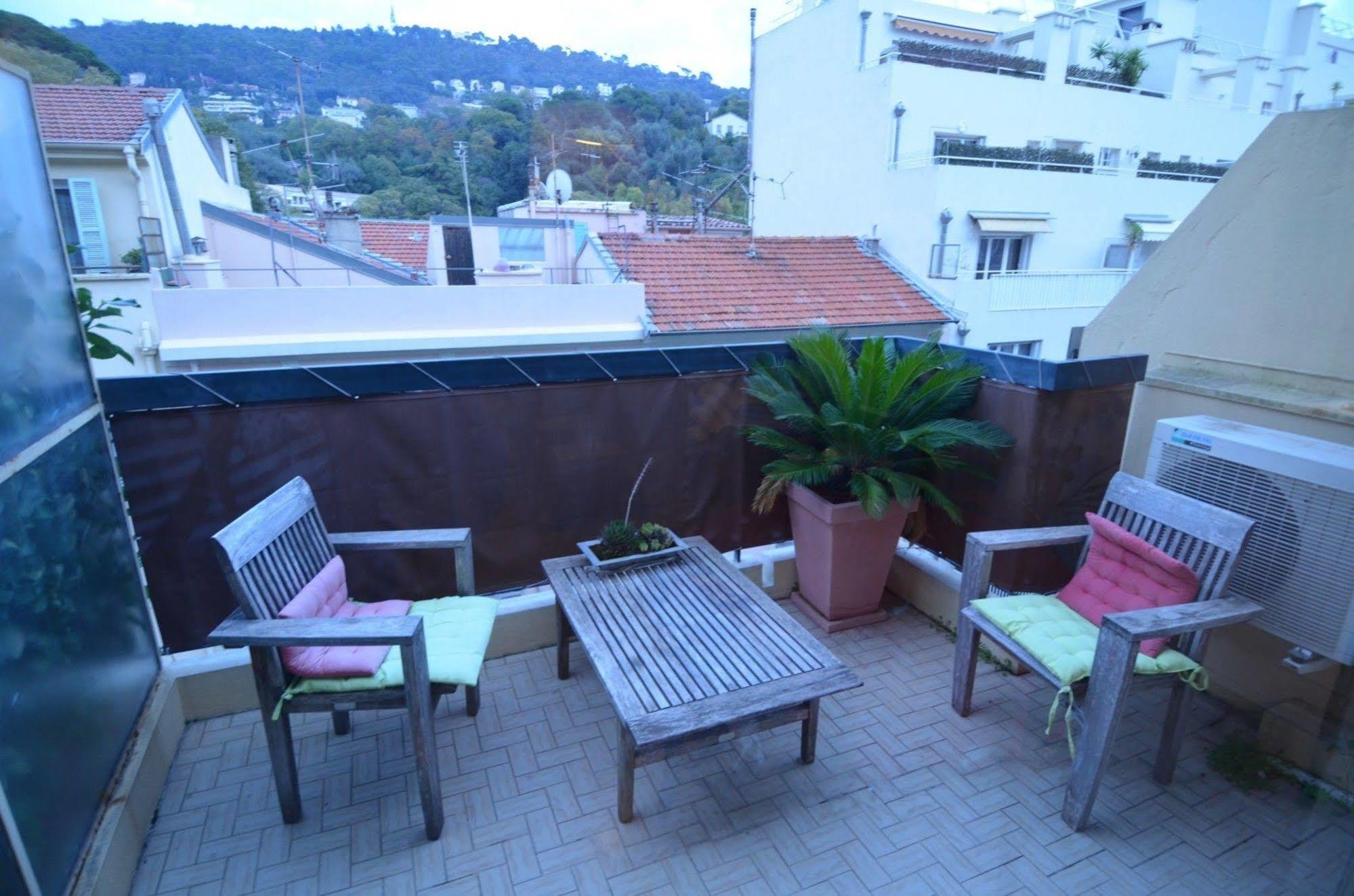 Appartement 6 Personnes Avec Terrasse Le Port Nice Bagian luar foto